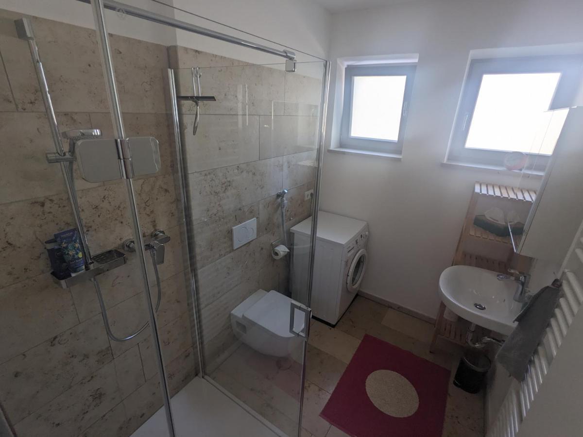 Wohnung Mit Terrasse Und Eigenem Parkplatz 나프부르크 외부 사진